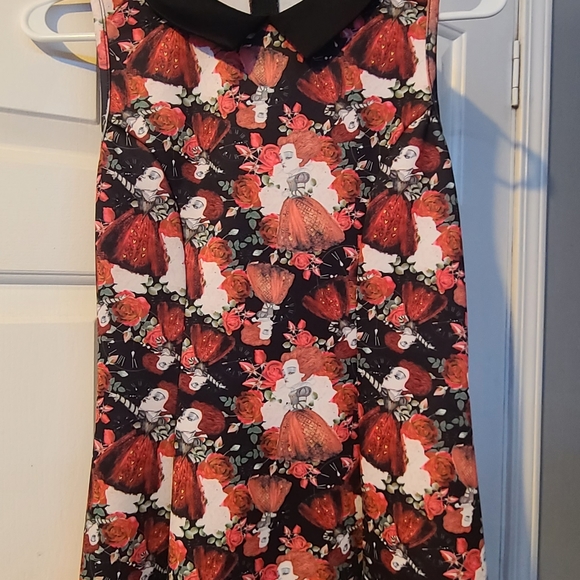 Alice in Wonderland/Red Queen Dress - Picture 3 of 3